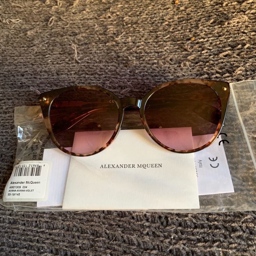 Alexander McQueen womens sunglasses. NWT
